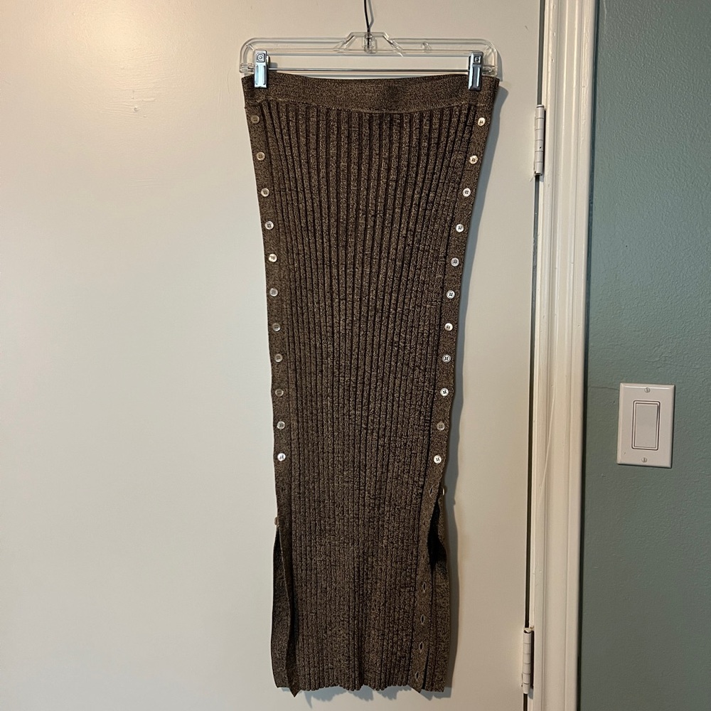 FORM FITTING SWEATER MIDI SKIRT